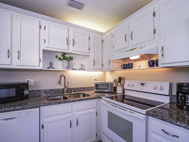 Building Photo - 73 Royal Oak Ct