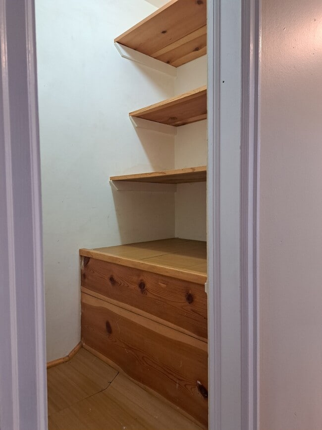 Building Photo - 1029 Yale Ave