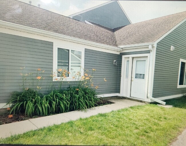 Building Photo - 2715 Wilshire Ct