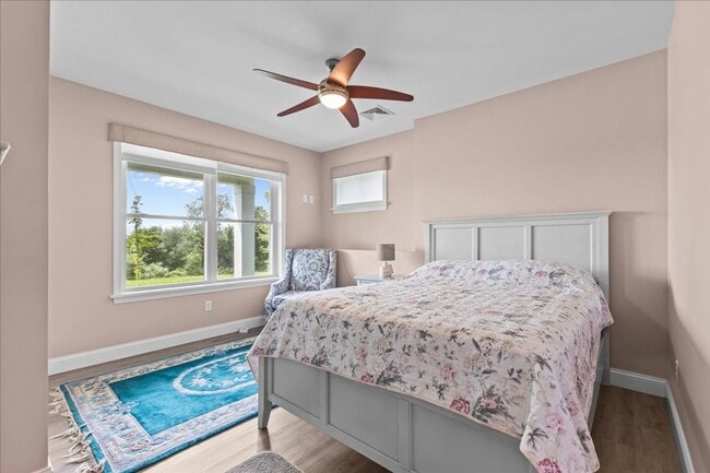 Building Photo - Contemporary with Gorgeous Views in Hinesb...