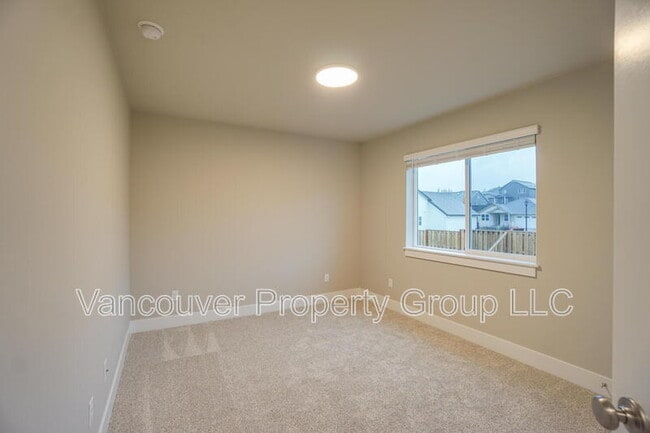 Building Photo - 2215 E Badger Wy