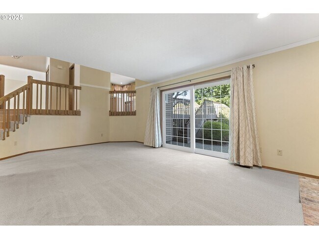 Building Photo - 3-Bedroom Home with Granite Kitchen, Family Room & Private Deck