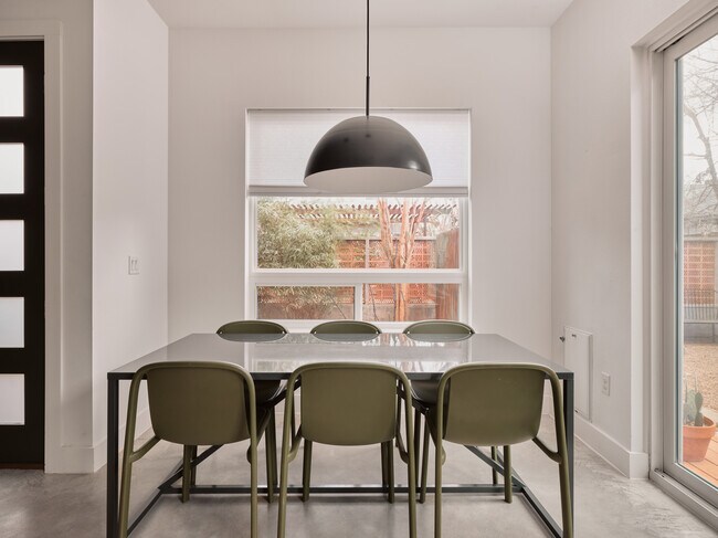 Building Photo - 910 Gullett St