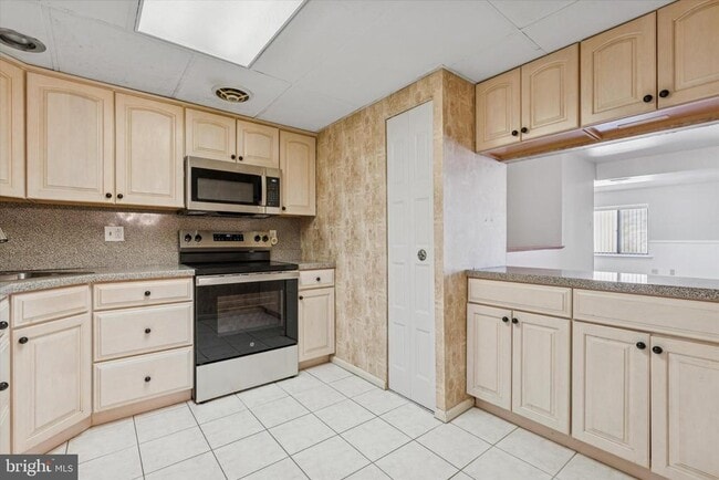 Building Photo - 3204 Delaire Landing Rd