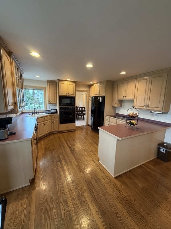 Building Photo - 700 Sunrise Dr