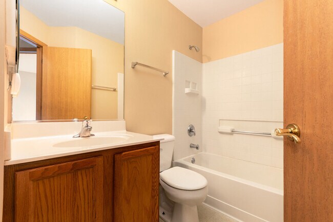 Building Photo - 2611 Canyon Dr
