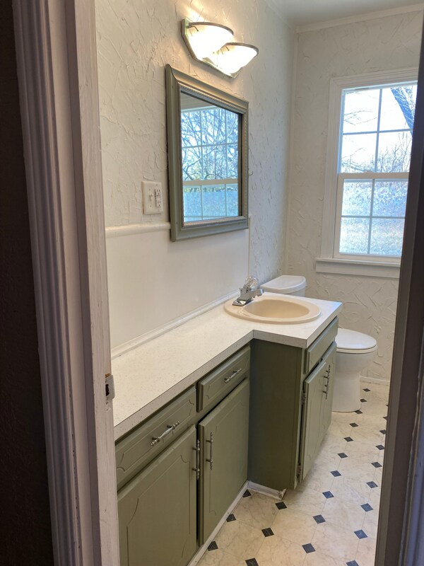 Building Photo - 214 Parmenter Ave