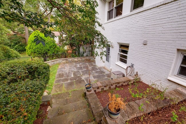 Building Photo - Bethesda (Walter Johnson HS) 4BR/3BA Detached Available for Multi-Year Lease