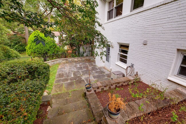 Building Photo - Furnished, Detached Home in Bethesda Alta ...