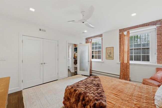 Building Photo - 347 Varick St