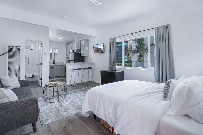 Building Photo - 21 S Venice Blvd