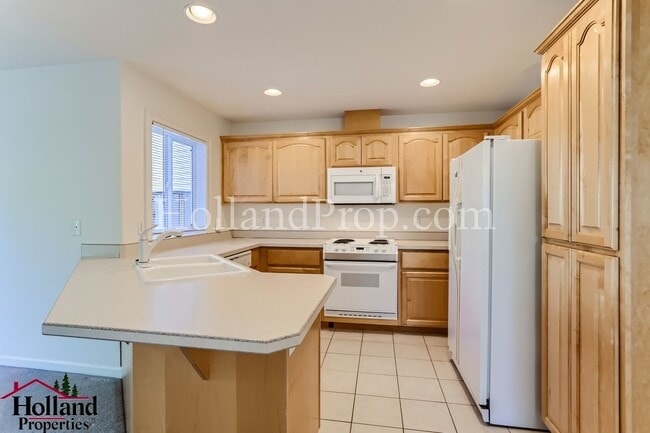 Building Photo - Beautiful Duplex with Great Location!!!