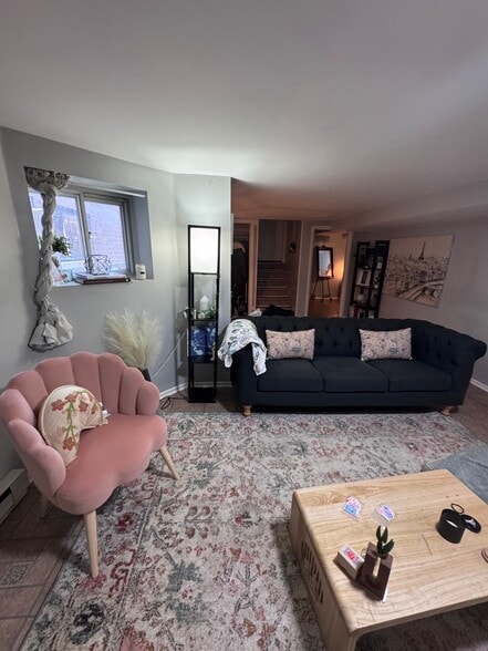 Building Photo - 4325 N Wolcott Ave