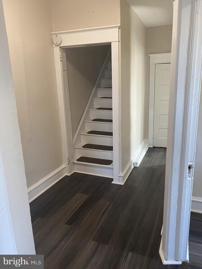 Building Photo - 360 Elm Ave