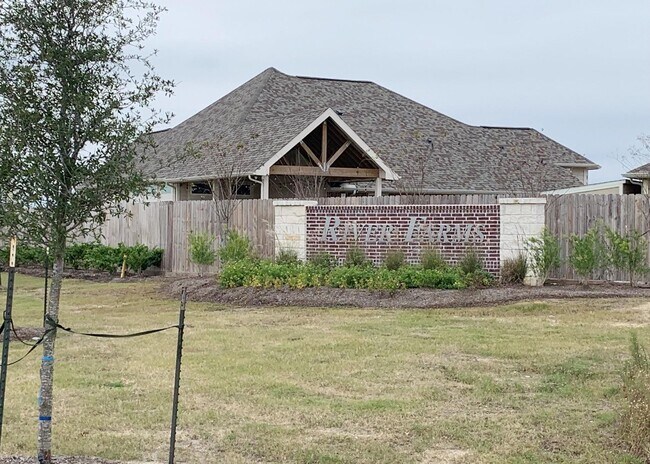 Building Photo - 14007 S River Dr