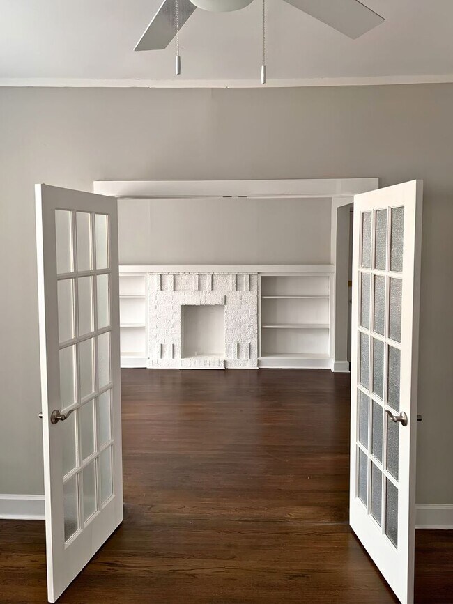Building Photo - 5648 N. Ridge Unit 2W
