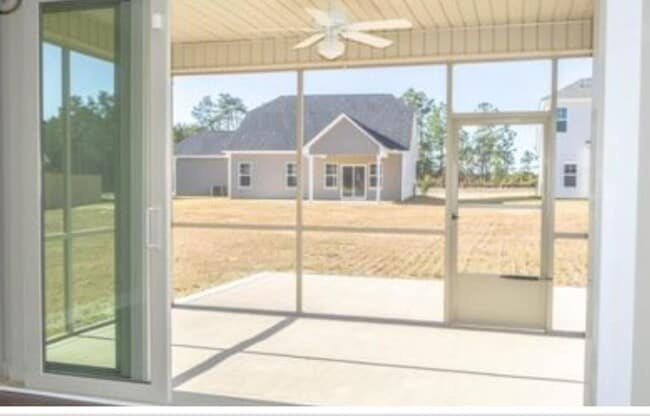 Building Photo - NEW LISTING- 4 bd/ 2.5 ba located MINUTES ...