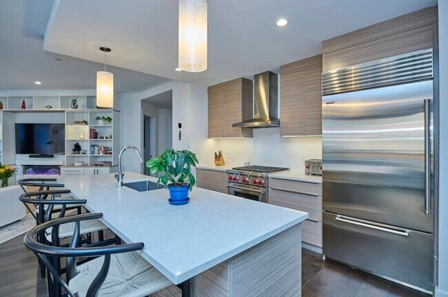 Building Photo - 16 W Broadway