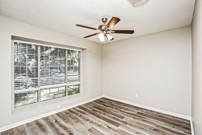 Building Photo - 3909 Spring Meadow Dr