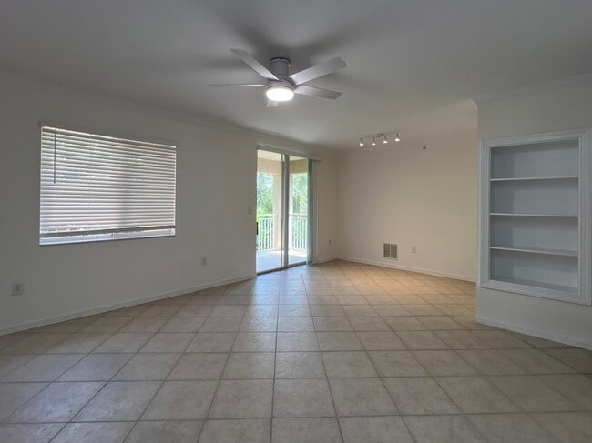 Building Photo - 6410 Emerald Dunes Dr