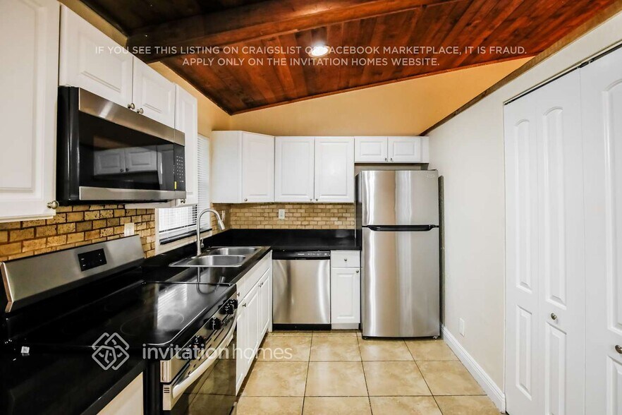 Building Photo - 7521 SW 6th St