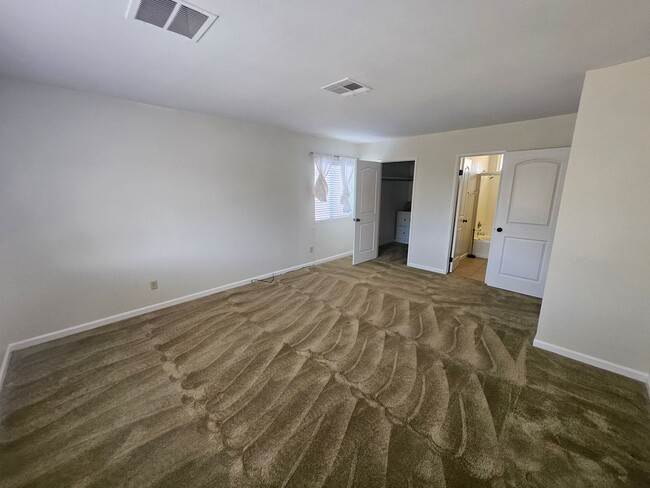 Building Photo - 3 Bedroom Home Located in Mohave Highlands