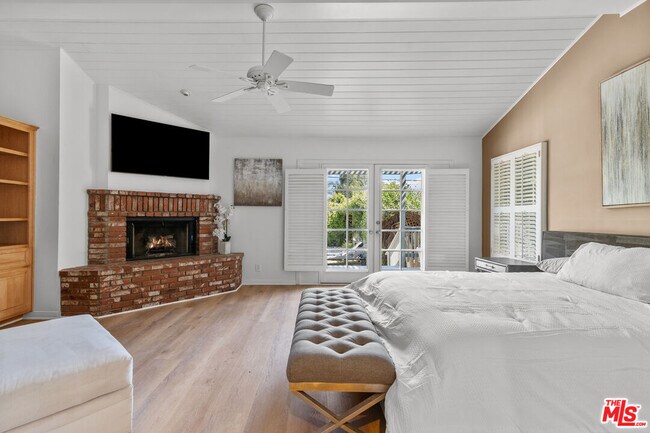Building Photo - 4814 Lemona Ave
