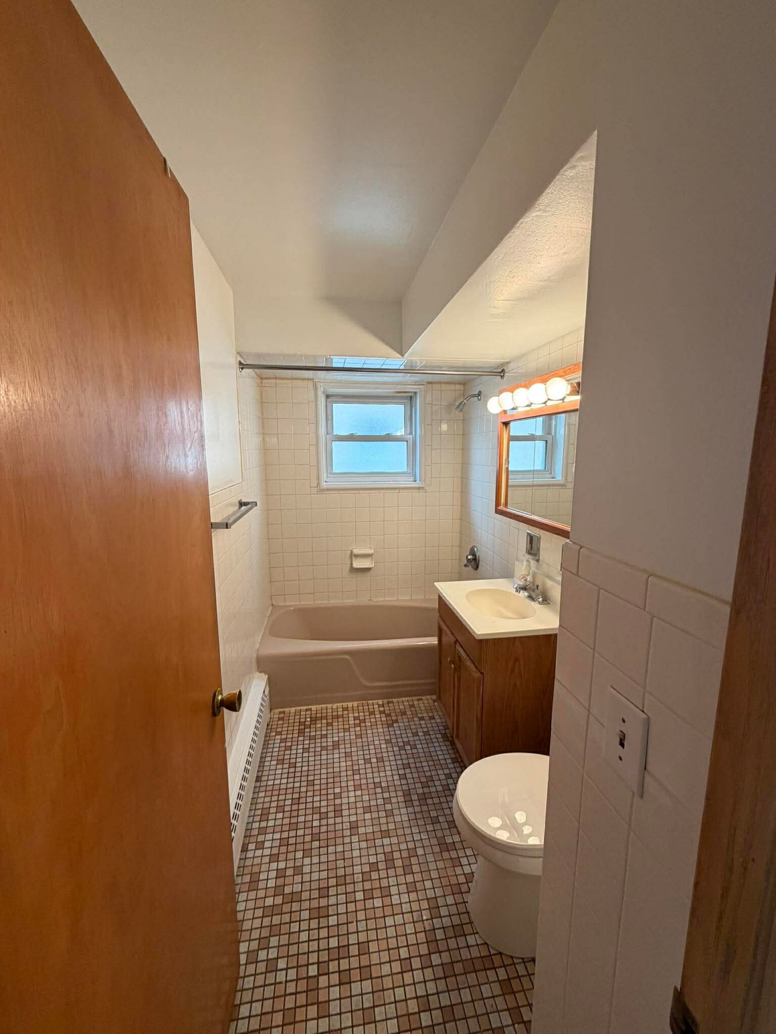 Building Photo - 4431 N Newcastle Ave