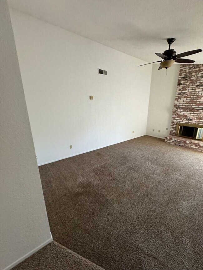 Building Photo - 1042 Awani Dr