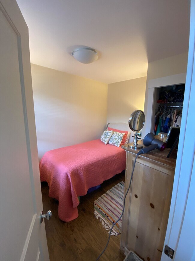 Building Photo - 2 S Cedar Pl