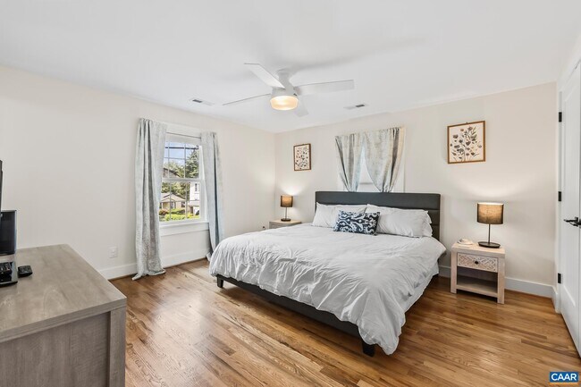 Building Photo - 903 Charlton Ave