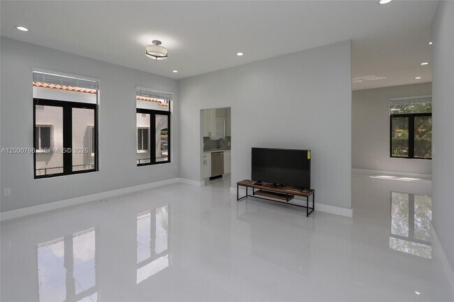 Building Photo - 5126 SW 57th Ave