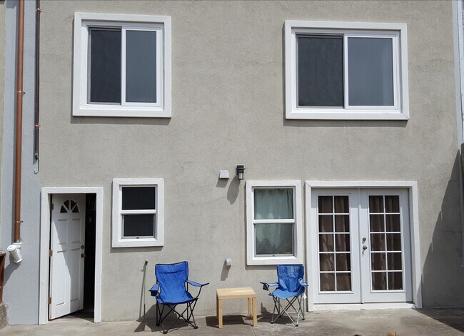 Sunny Patio Yard - 31 Victoria St