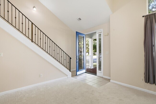 Building Photo - 1277 Island Pl E