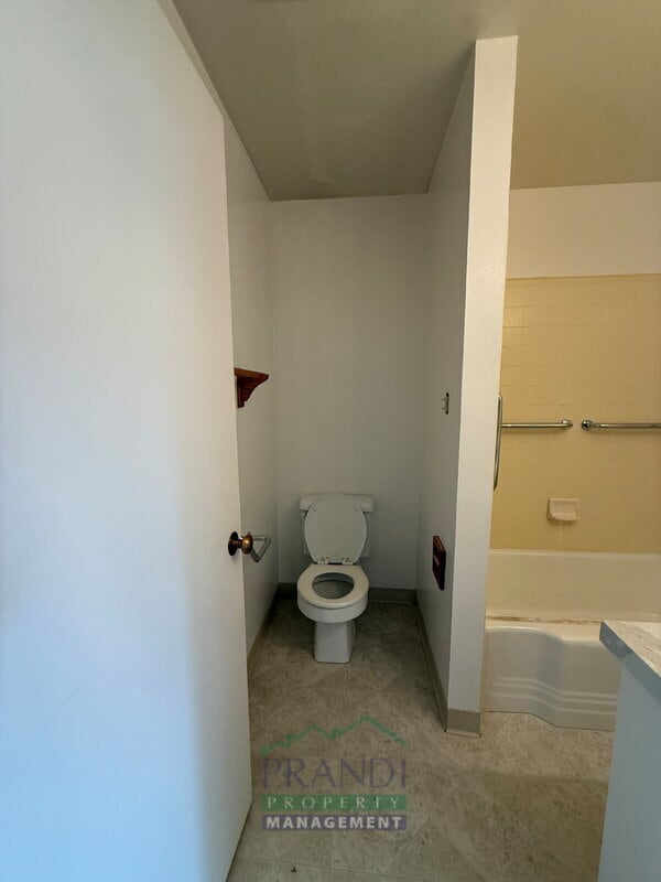 Building Photo - 312 Las Flores Ave