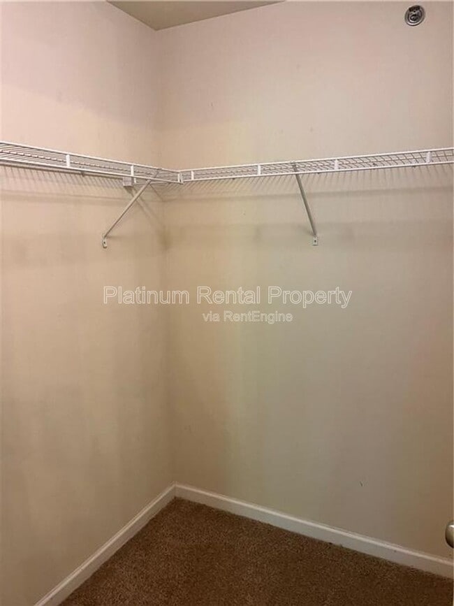 Building Photo - 2056 Belmont Cir NE