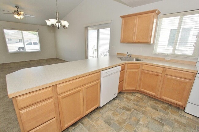 Building Photo - 454 Old Maple Dr