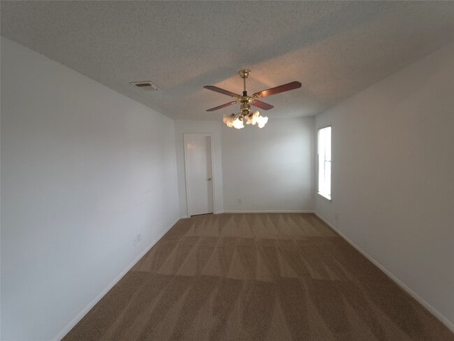 Building Photo - 7126 Deer Creek Ct