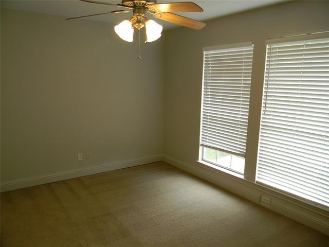 Building Photo - 416 Roland Dr