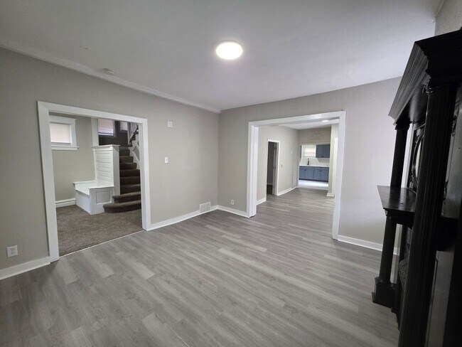 Building Photo - Spacious 6-Bedroom, 4-Bath Home with Plenty of Living Space