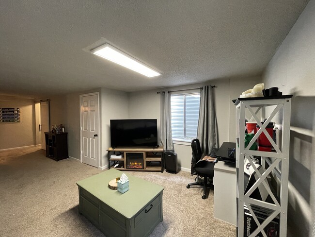 Building Photo - 7648 Elmwood St