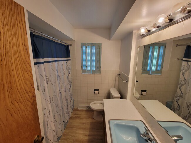 Bathroom - 1835 Cromwell Dr