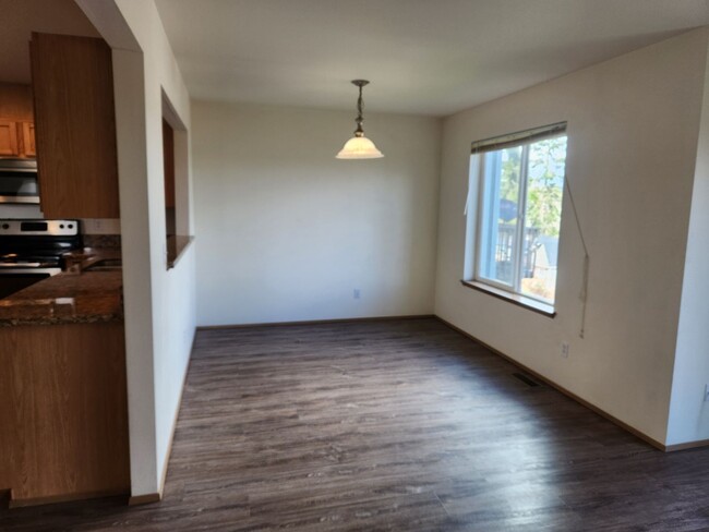 Building Photo - 3 bedroom overlooking Silverdale