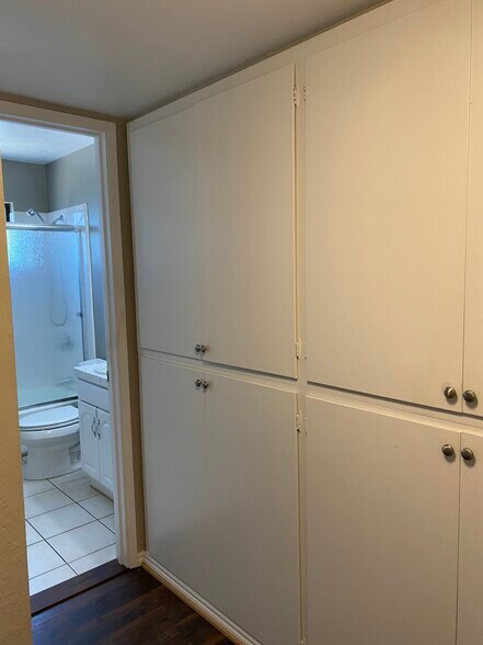 Building Photo - 510 Perry St