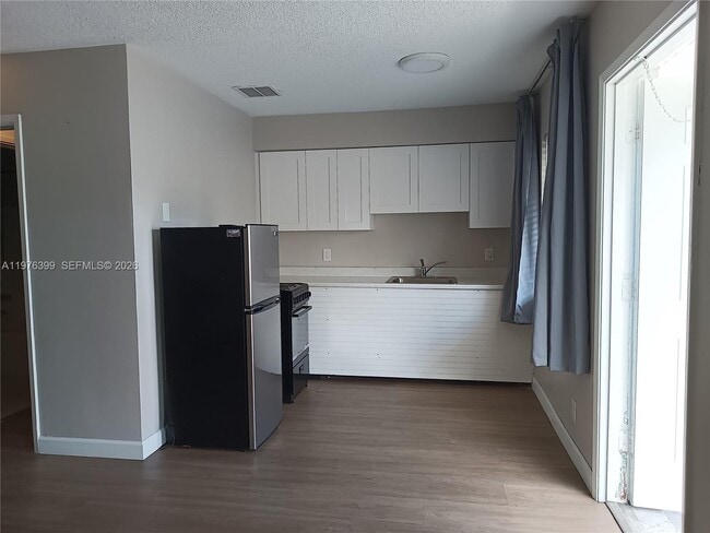 Building Photo - 507 SE 18th St