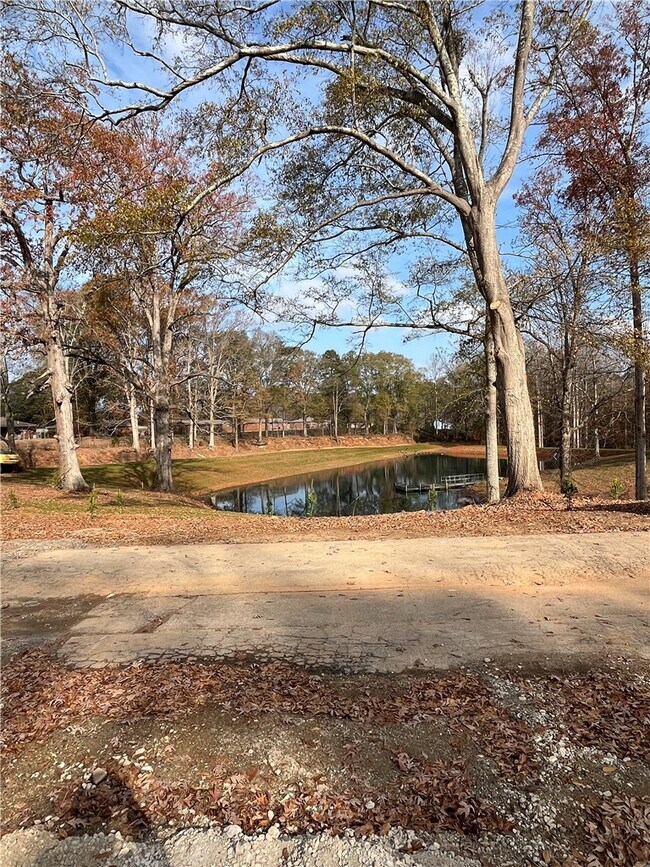 Building Photo - 104 Oak Ln
