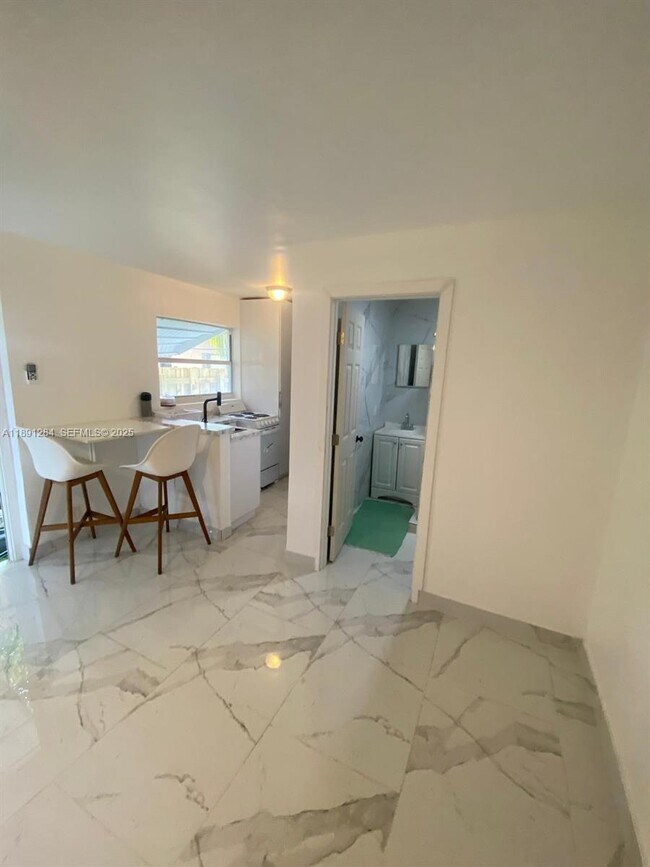 Building Photo - 2631 Fillmore St