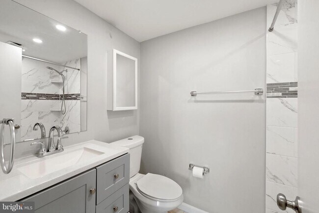 Building Photo - 5353 Columbia Pike
