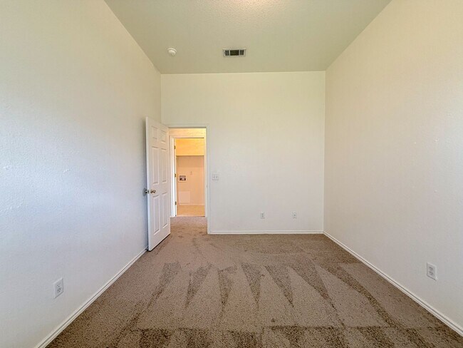Building Photo - 4202 Jeff Scott Dr