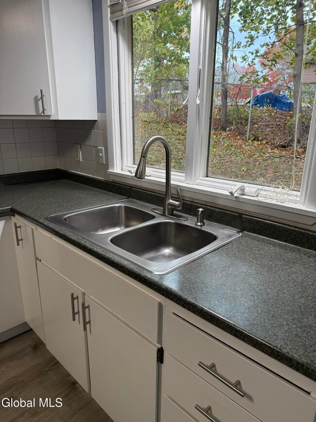 Building Photo - 7 Elgin St